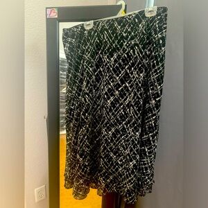 Black great and white skirt